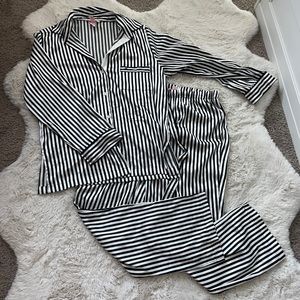 Medium Black & White stripped Victorias Secret 2 pc satin feel pajama set